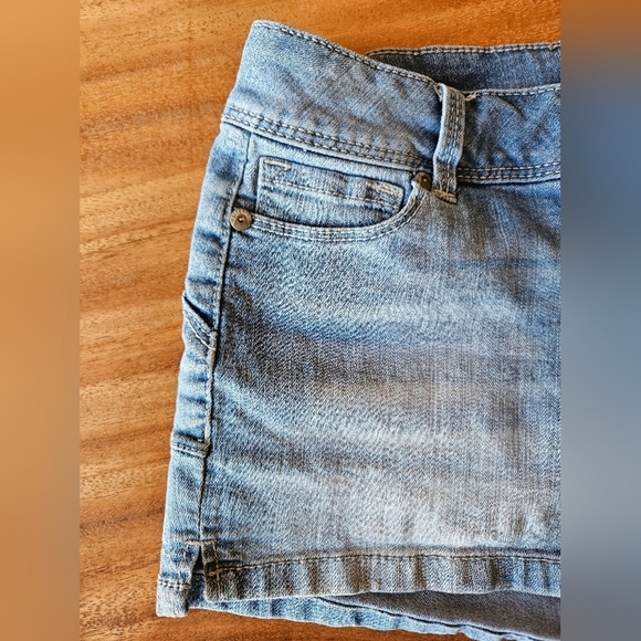 Bluespice 9 inch Denim Women's Shorts Size 5 A00166 - Picture 5 of 7